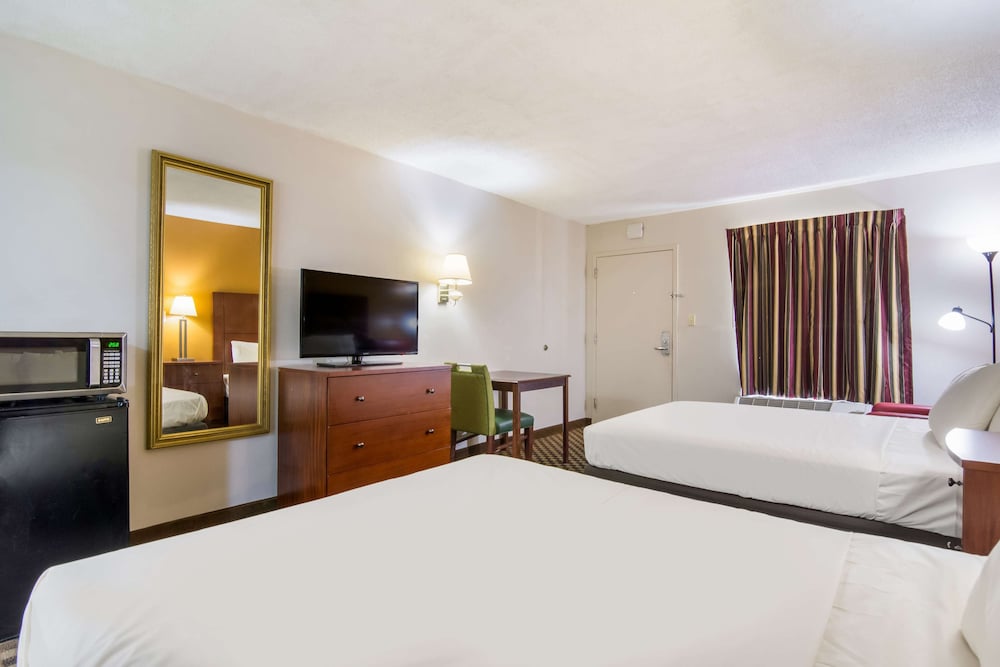 Room, 2 Queen Beds, Non Smoking - Photo 2