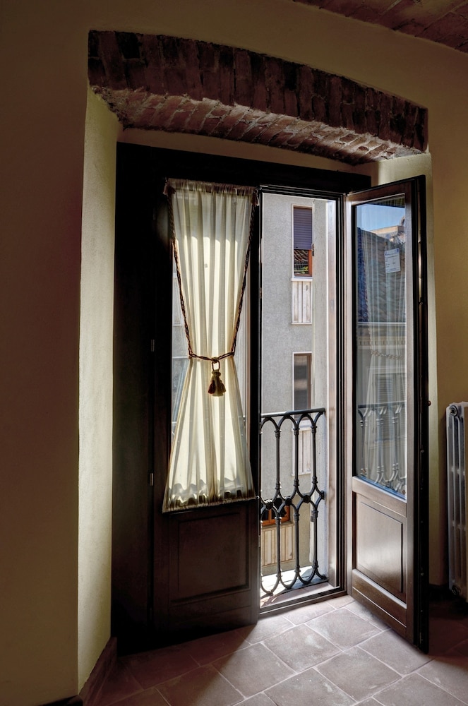Luxury Apartment, 2 Queen Beds, Non Smoking (4 PAX) photo 3