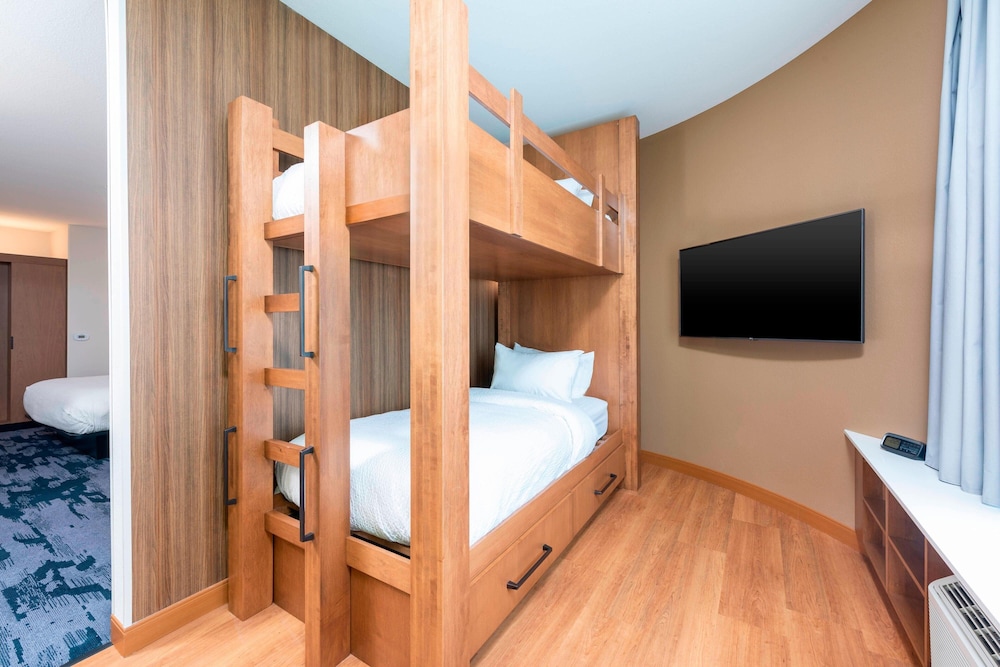Suite, 1 King Bed - Photo 1