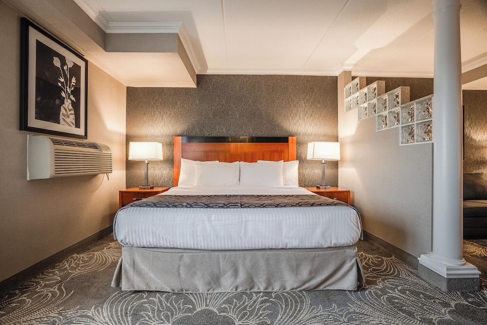 King Suite with Sofa Bed photo 1