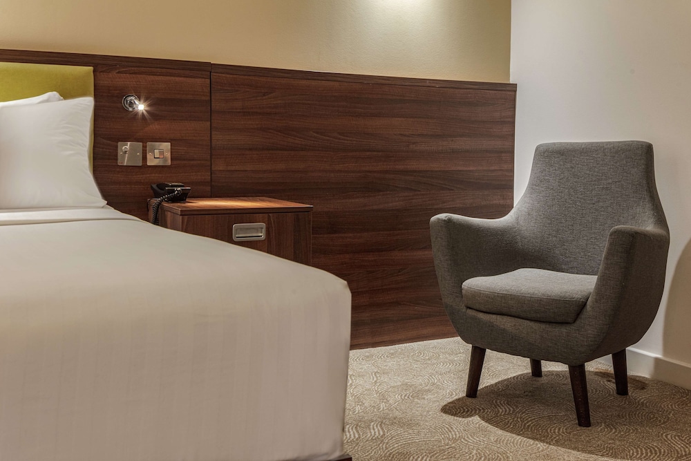 Room, 1 Queen Bed, Accessible - Photo 4