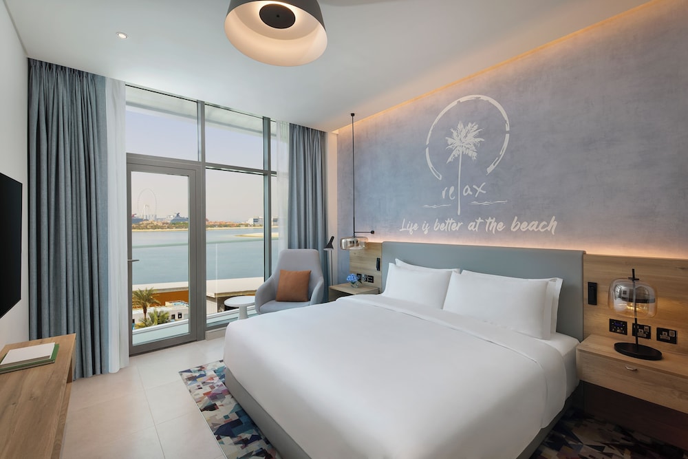 1 Bedroom Sea View Suite with Balcony, Executive Lounge Access, Free DXB Airport Transfer photo 3