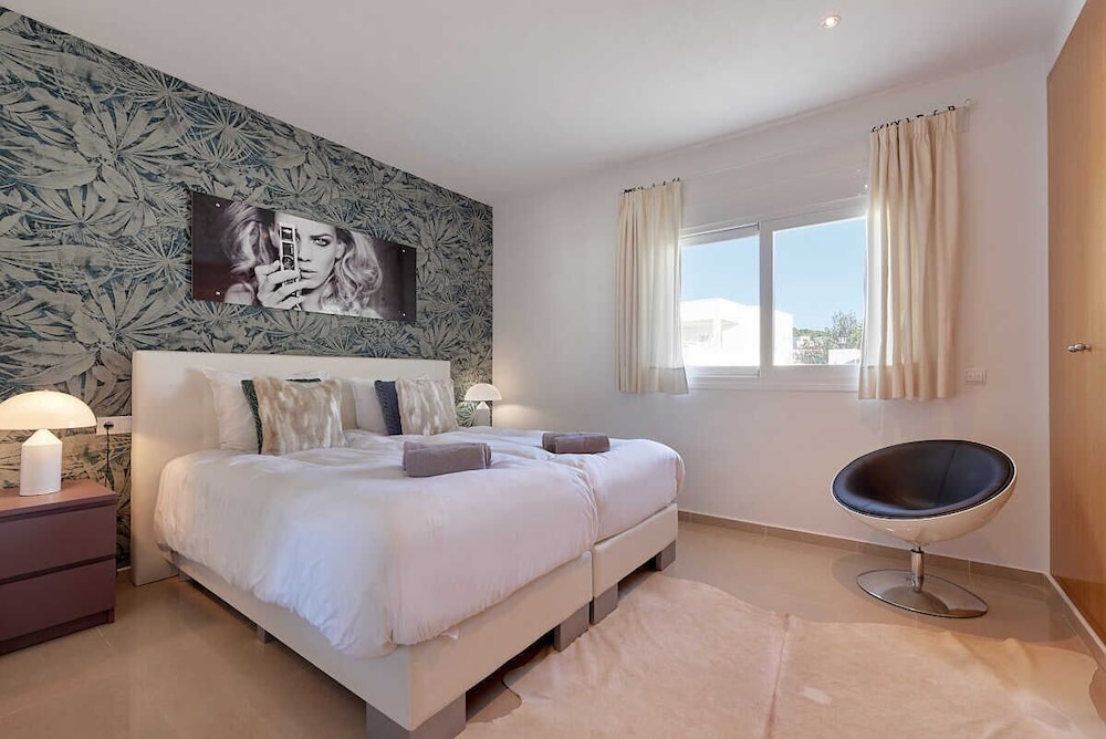 Luxury Villa, 4 Bedrooms photo 2