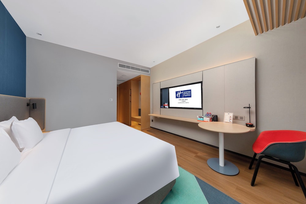 Standard Room, 1 King Bed (Extra Floor Space) - Photo 2