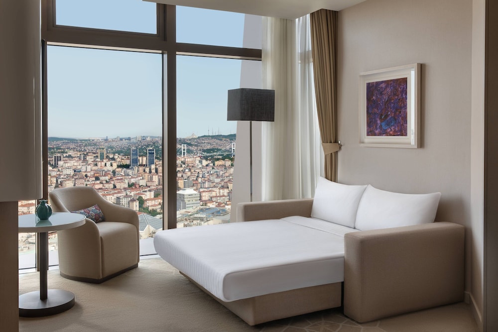 Executive Suite, 1 King Bed with Sofa bed, Corner (Lounge Access)