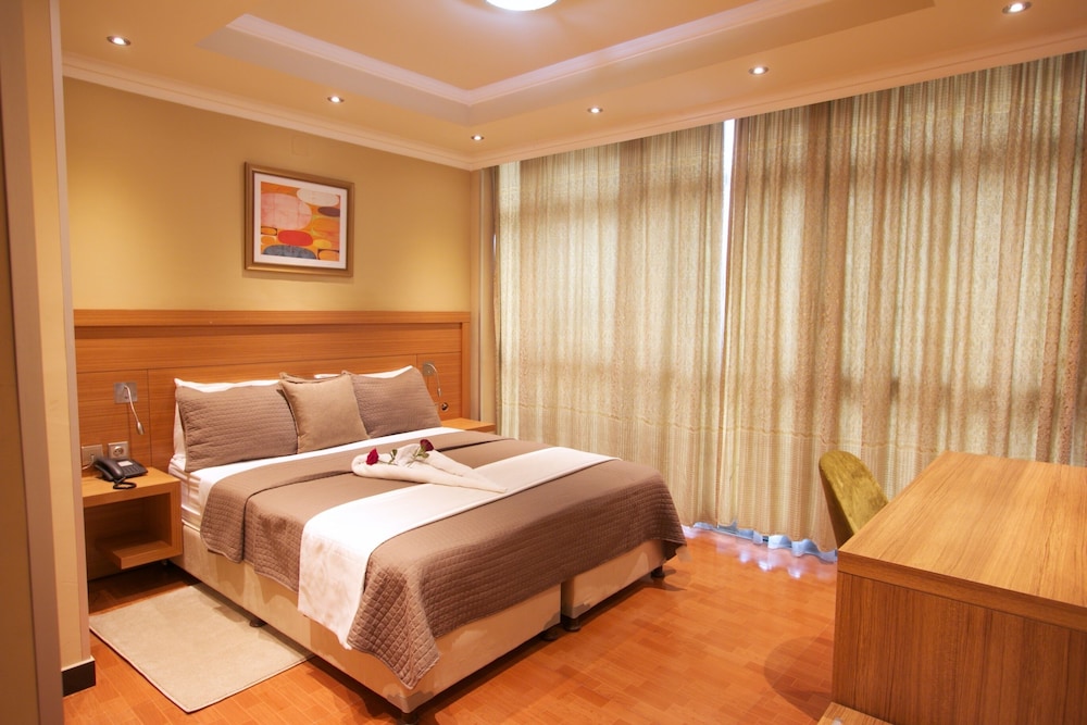 Family Room, 2 Bedrooms
