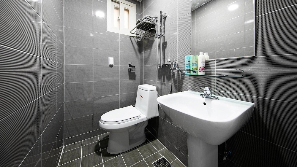 Basic Room, 1 Bedroom (103 ( No cooking )) - Photo 2