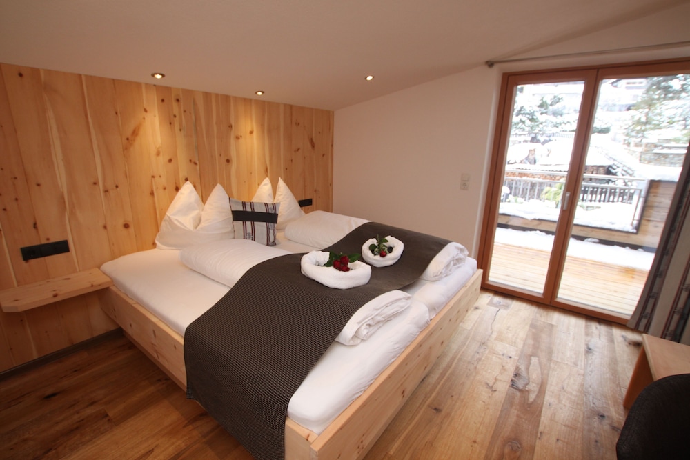 Deluxe Apartment, 1 Bedroom, Patio, Mountain View (excl 130 EUR cleaning fee) photo 2