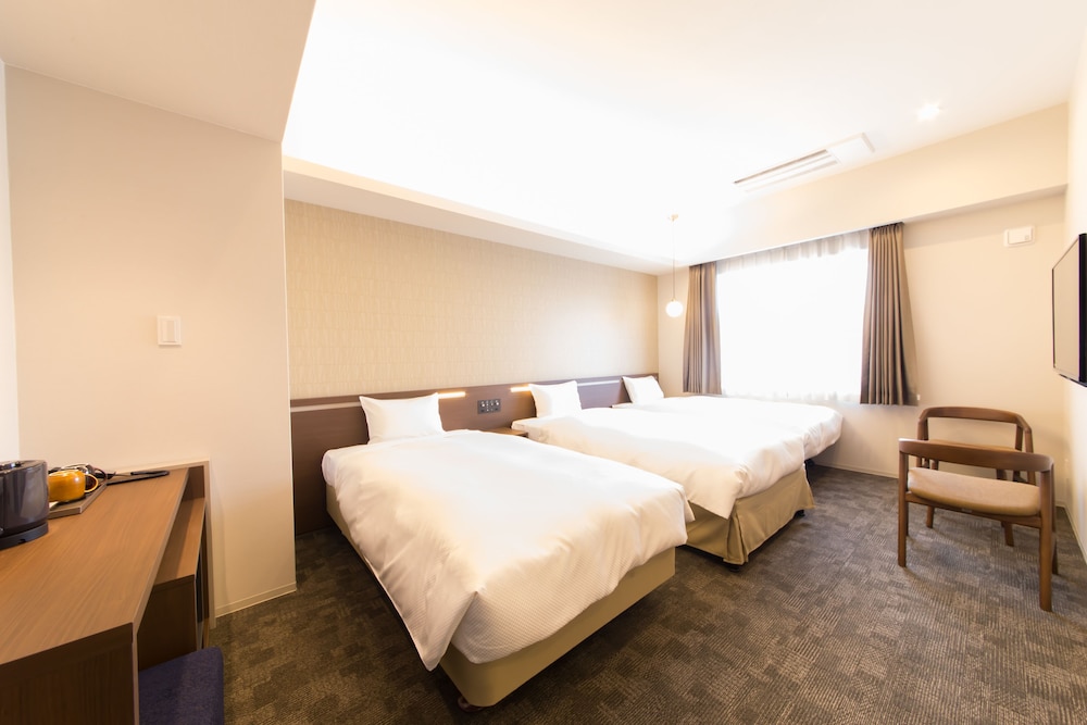 Top Floor Deluxe Room for 2-3 Guests, Non Smoking (separate bathroom) photo 3