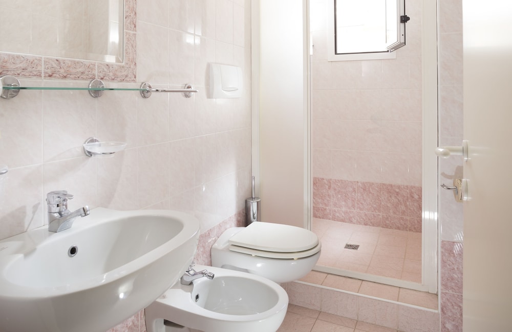 Standard Double Room - Photo 6