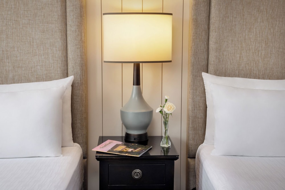 Deluxe Room, 2 Queen Beds, Accessible Bathtub photo 2