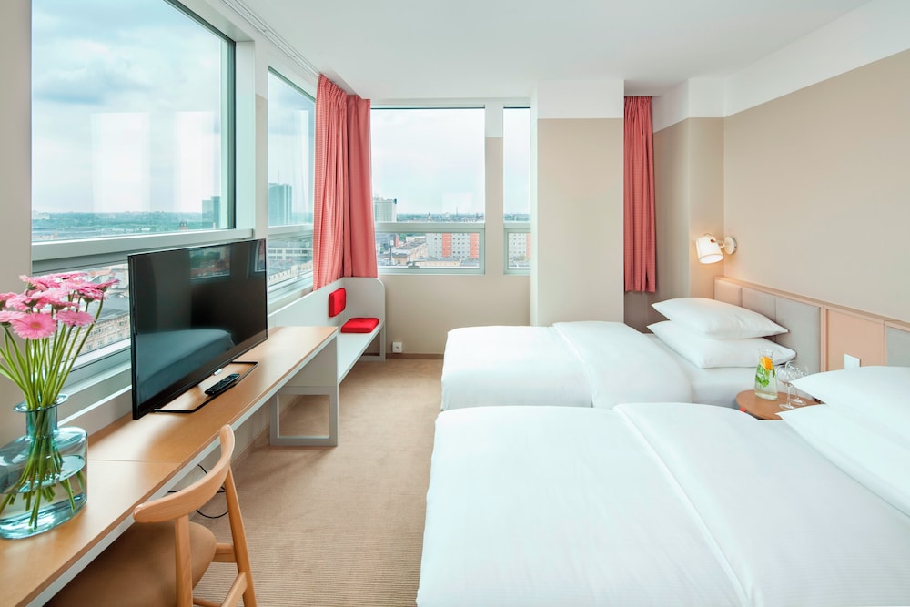 Superior Twin Room, City View photo 3