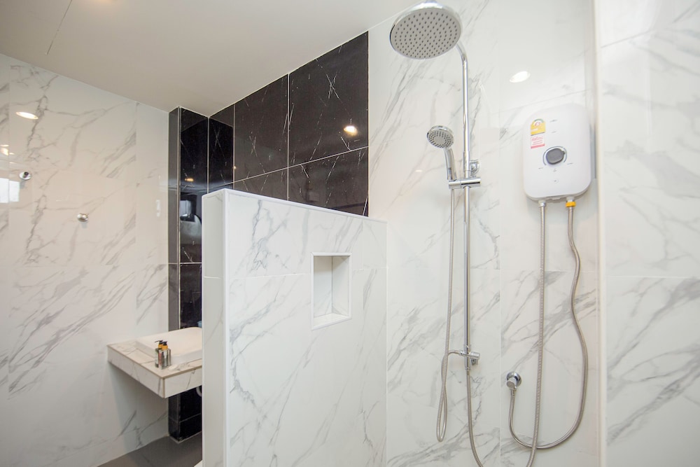 One Bedroom Suite - Photo 18