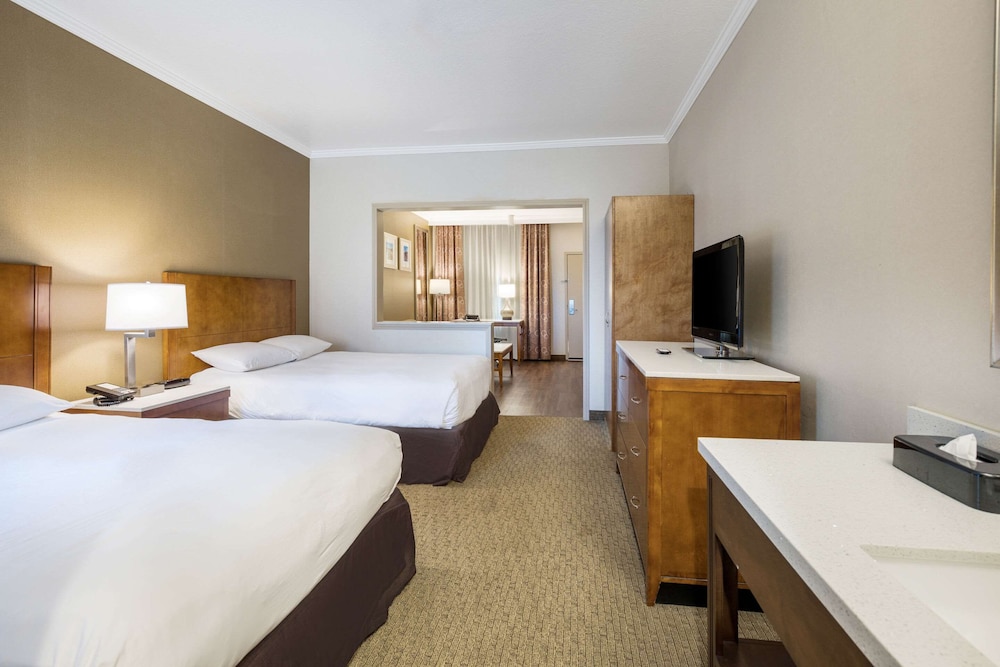 Suite, 2 Double Beds, Non Smoking - Photo 11