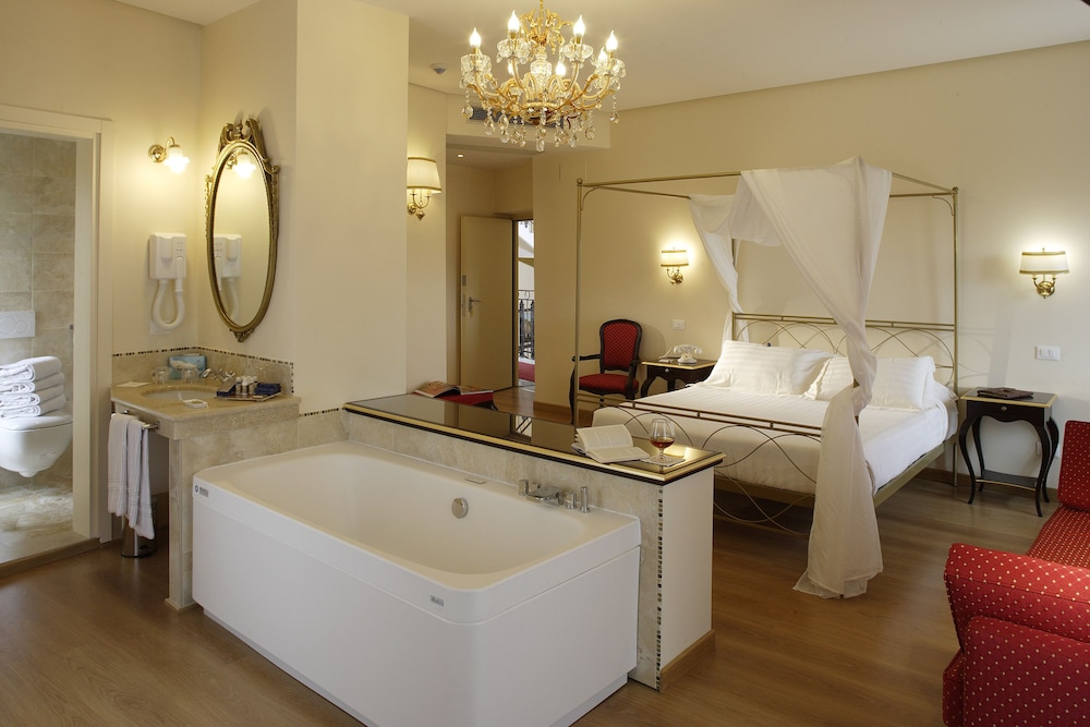 Romantic Suite - Photo 3
