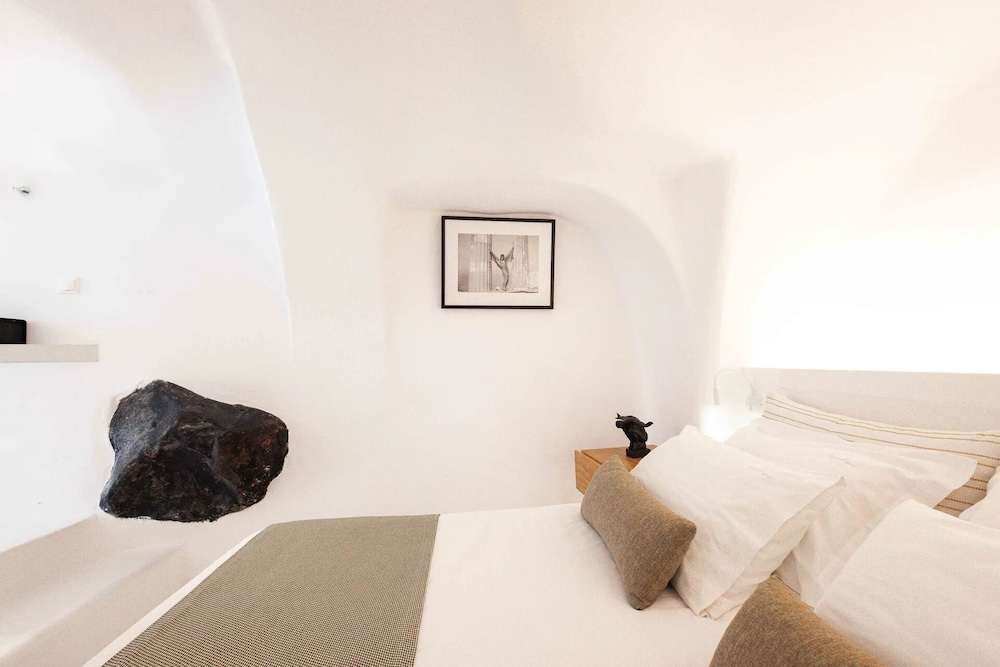 Villa (Niki) - Photo 1