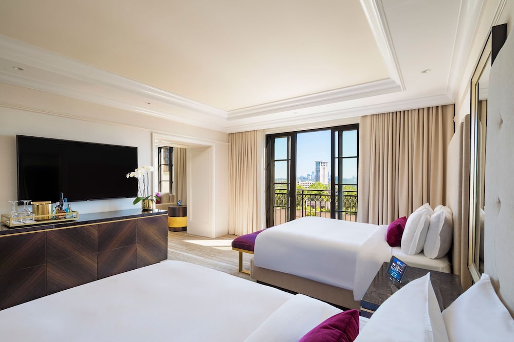 Suite, 1 Bedroom - Photo 2