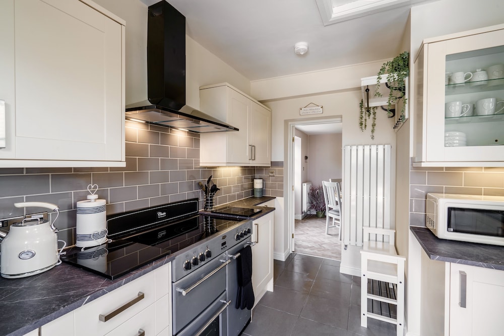 Luxury Cottage, 3 Bedrooms, Non Smoking, Garden View - Photo 5