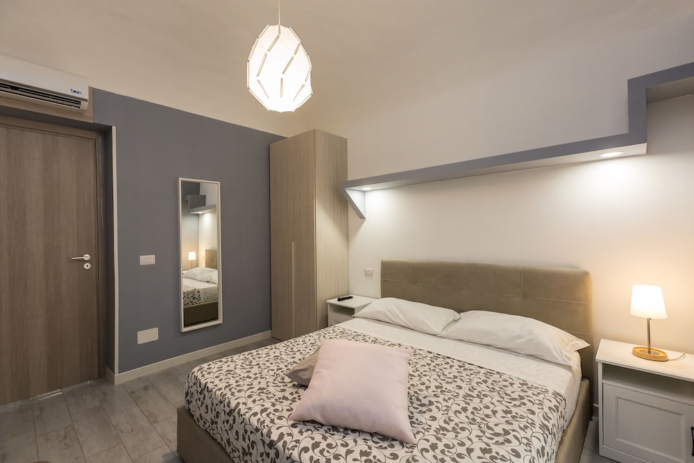 Classic Double Room (Private External Bathroom)