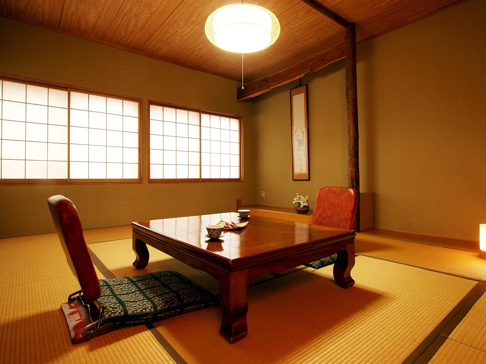 Japanese Style Room For 5 People With Shared Bath, Free Wi-Fi photo 1