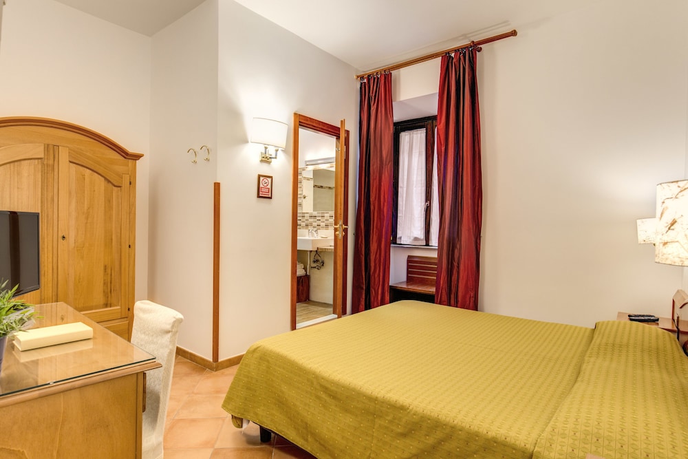 Double or Twin Room photo 3