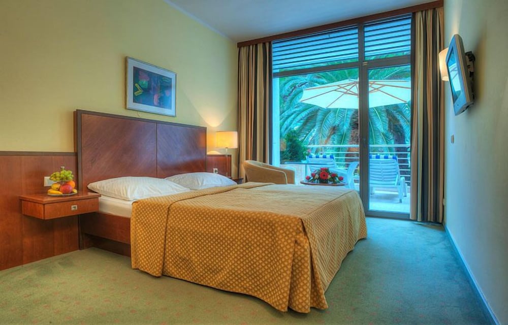 Double Room, Balcony, Garden View photo 2