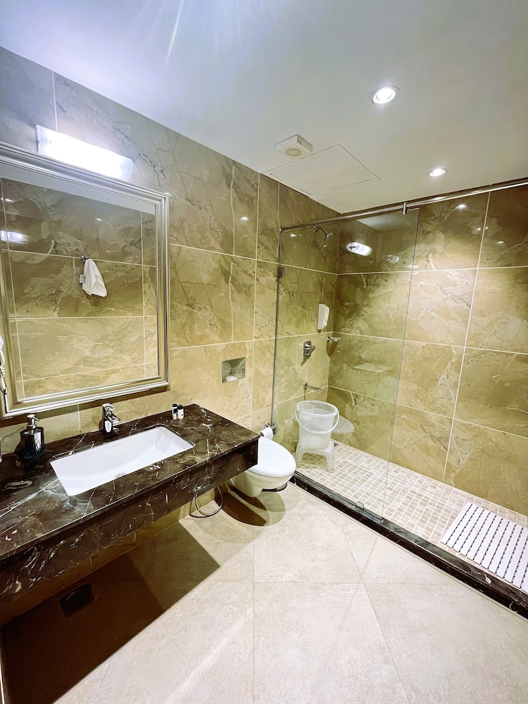 Superior Room, 1 Queen Bed photo 2