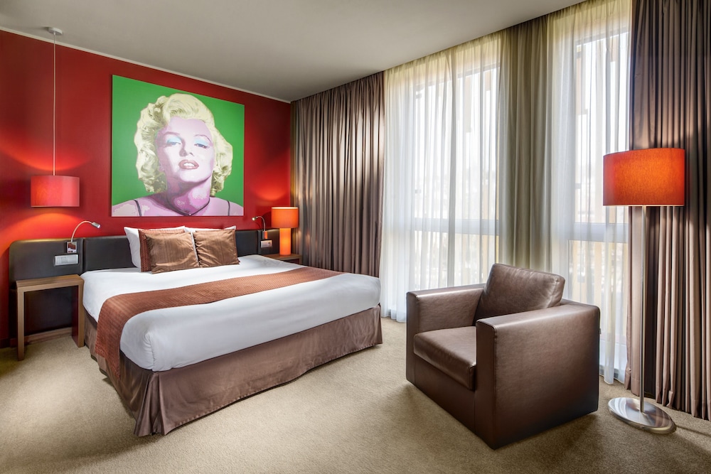 Junior Suite, 1 King Bed, Non Smoking - Photo 5