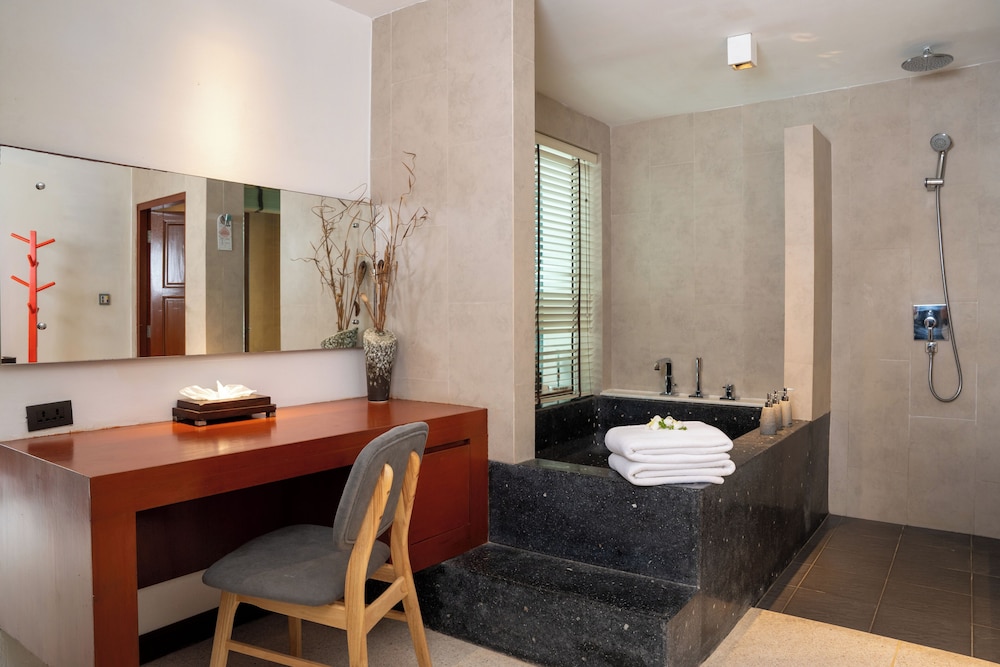 Beachfront Grand Pool Villa - Free Daily Minibar - Photo 18