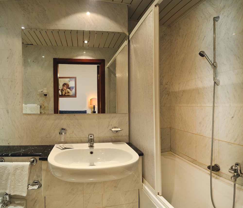 Business Suite photo 3