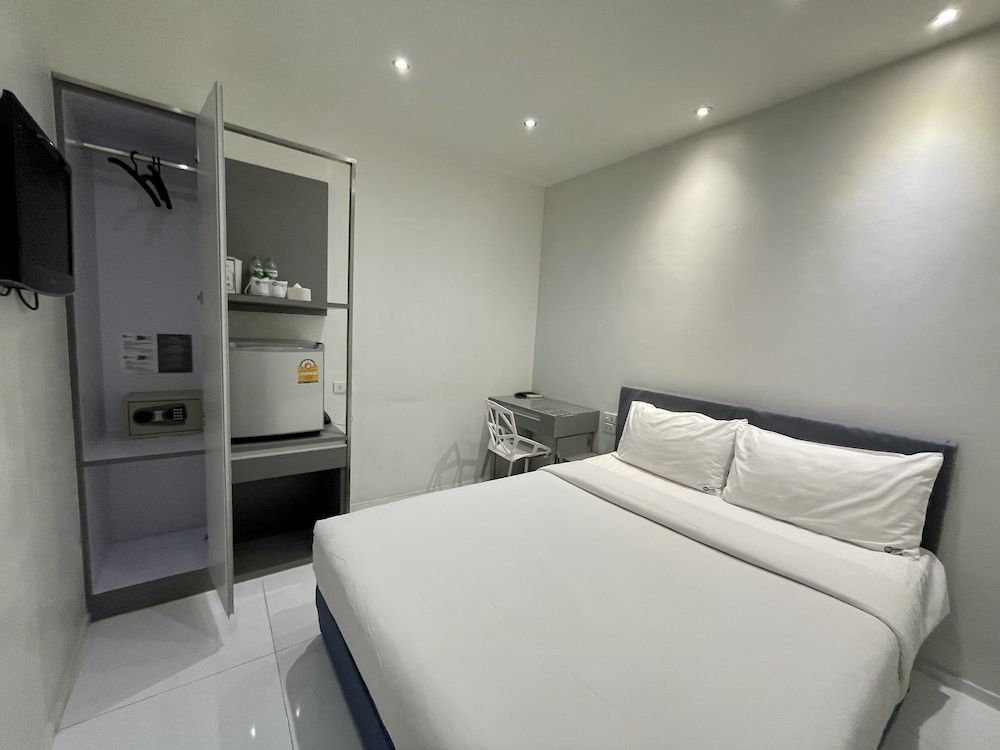 Cubic No Window, 1 Double Bed photo 1