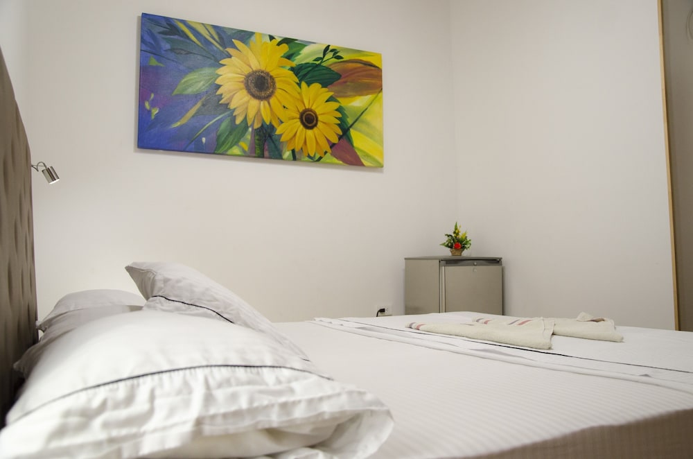 Superior Room, 1 King Bed with Sofa bed, Balcony, Poolside photo 2