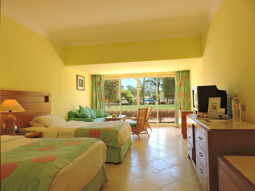 Superior Twin Room with Garden And Pool View
