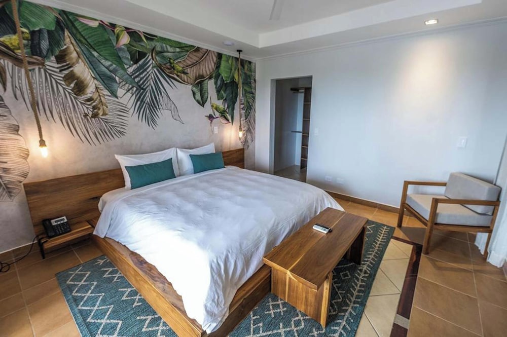 Deluxe Room with Ocean View photo 3