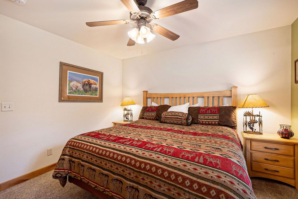 Condo, 2 Bedrooms