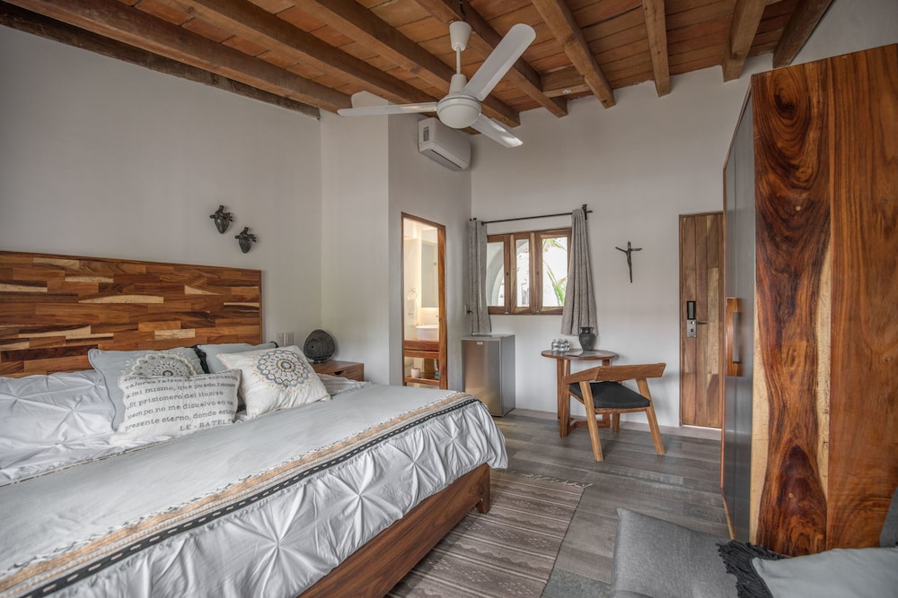 Family Room, 1 King Bed with Sofa bed