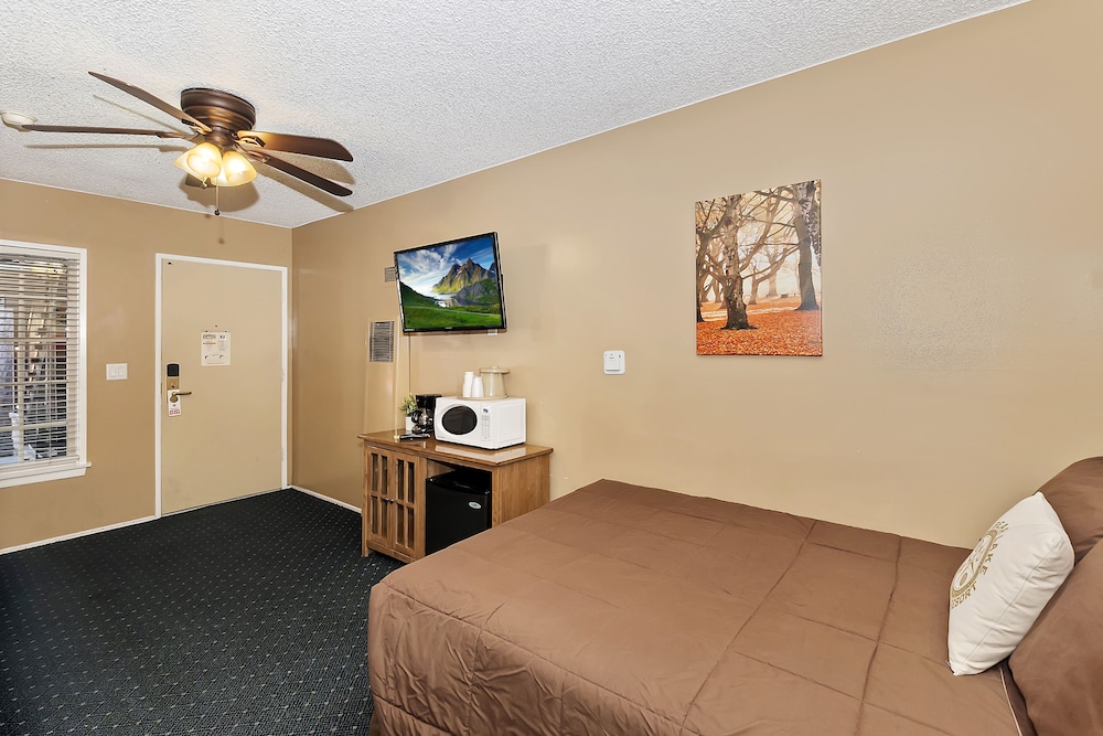 Standard Double Room - Photo 8