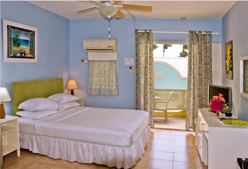 Studio, 1 King Bed, Kitchenette photo 1