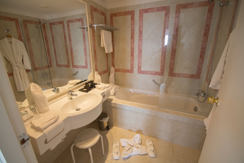 Standard Room, Multiple Beds, Balcony, Sea View - Photo 10