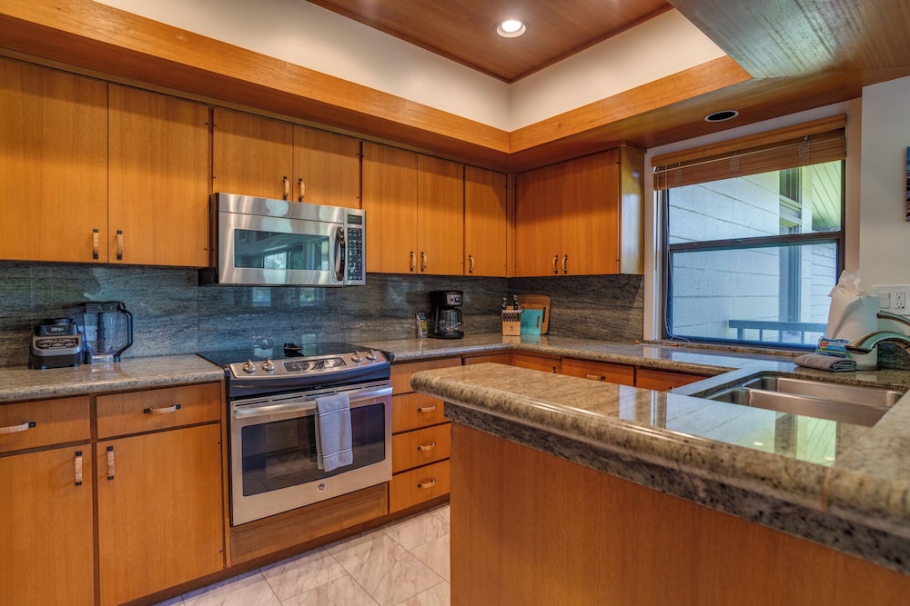 Condo, 1 Bedroom, Balcony, Ocean View (KRV-724) photo 2