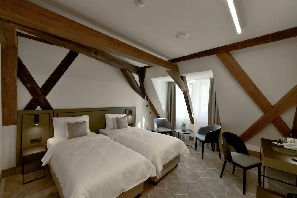 Standard Twin Room - Photo 20