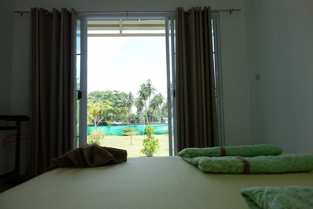 Superior Bungalow, Balcony, Partial Sea View photo 3