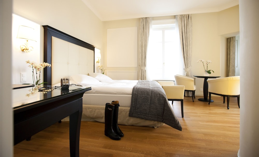 Deluxe Room, 1 Queen Bed, Lake View photo 3