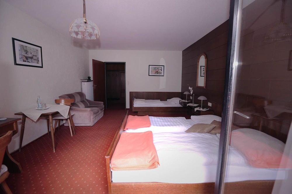 Triple Room, Multiple Beds, Non Smoking photo 2