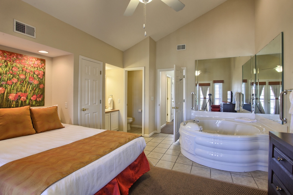 Condo, 3 Bedrooms, Kitchen