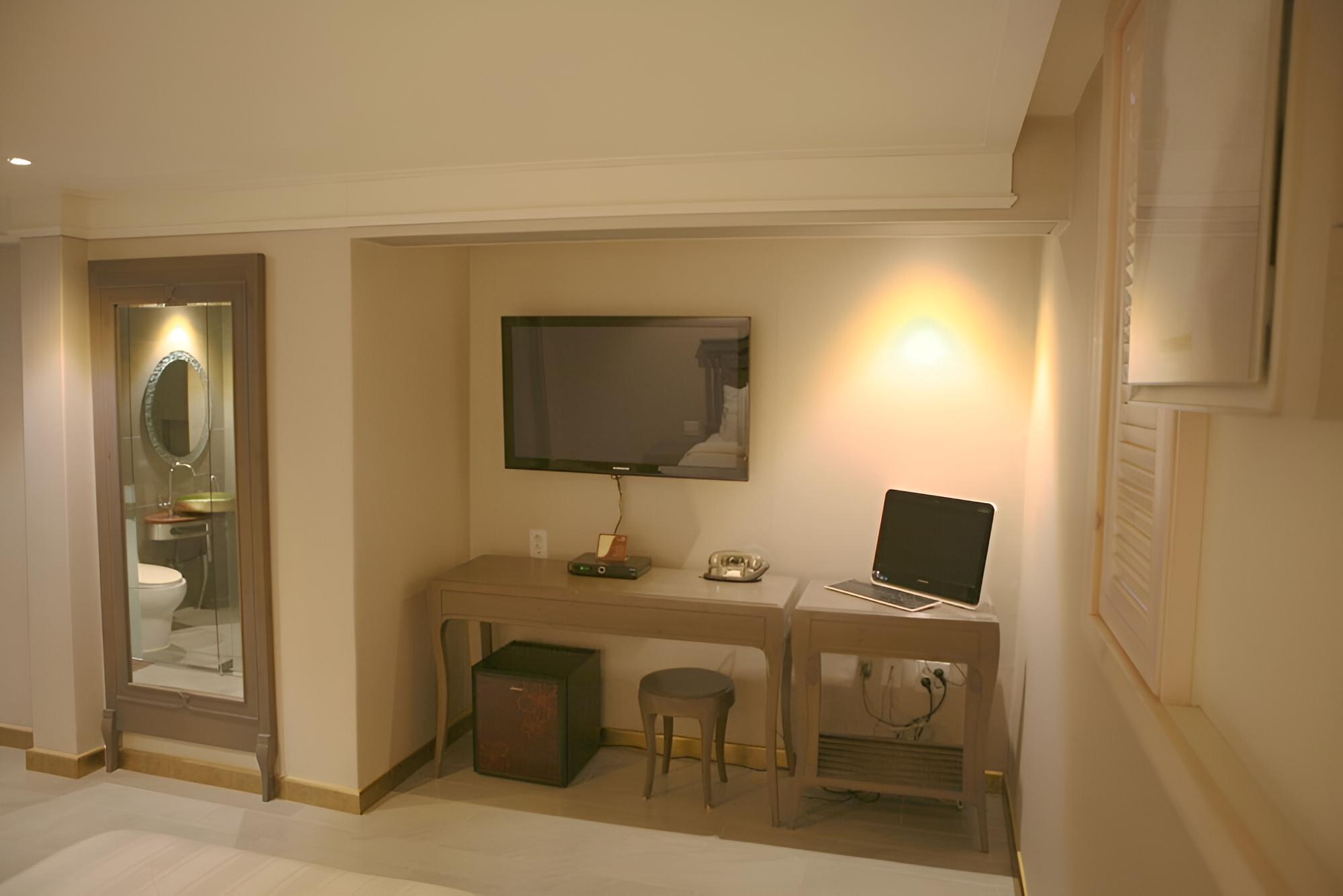 Room (Business Styler (Netflix Styler)) - Photo 8