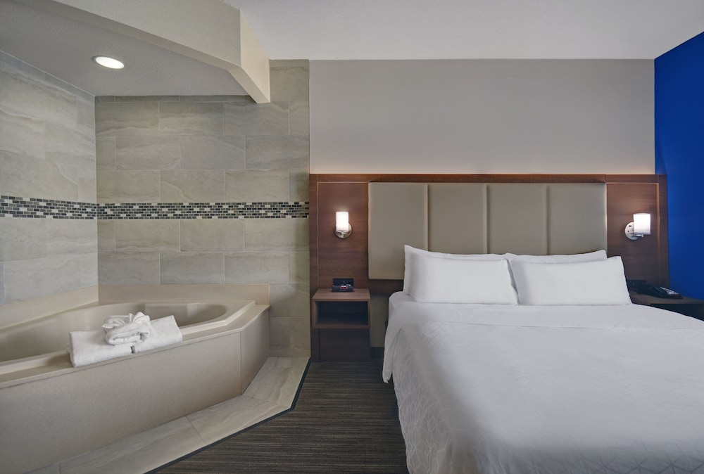 Standard Room, 1 King Bed, Jetted Tub - Photo 1