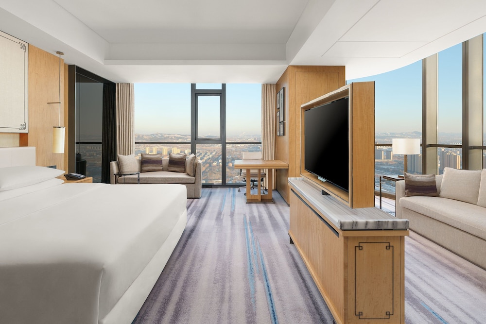 Club Room, 1 King Bed, City View photo 3