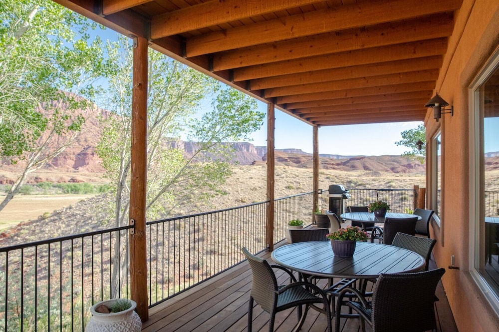 House, Multiple Beds (Ranch House Estate) photo 2