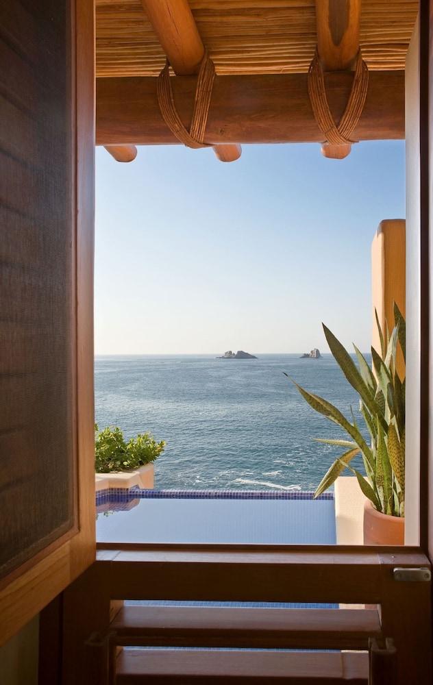 Cliffside Ocean Front Suite - Photo 6